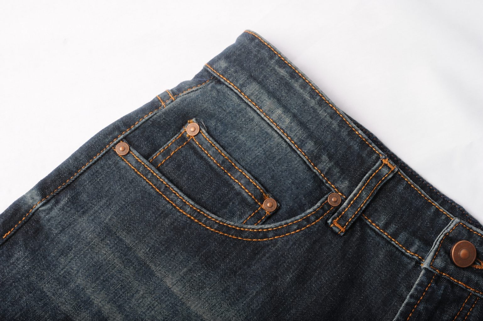 Detail kancing dan rivet
